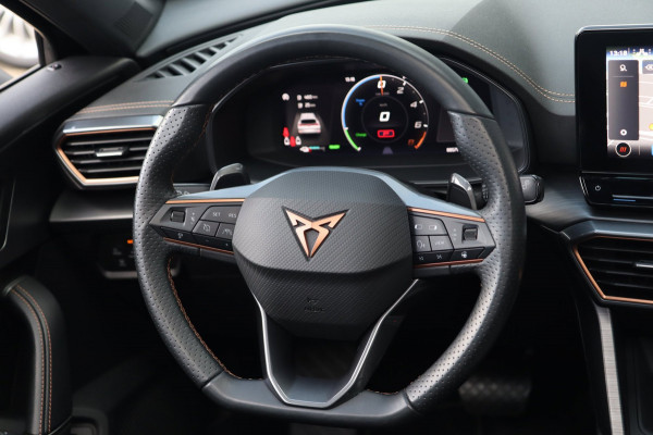 CUPRA Formentor 1.4 e-Hybrid VZ / PANO / ACC / CAMERA / KEYLESS / STUUR+STOELVERW