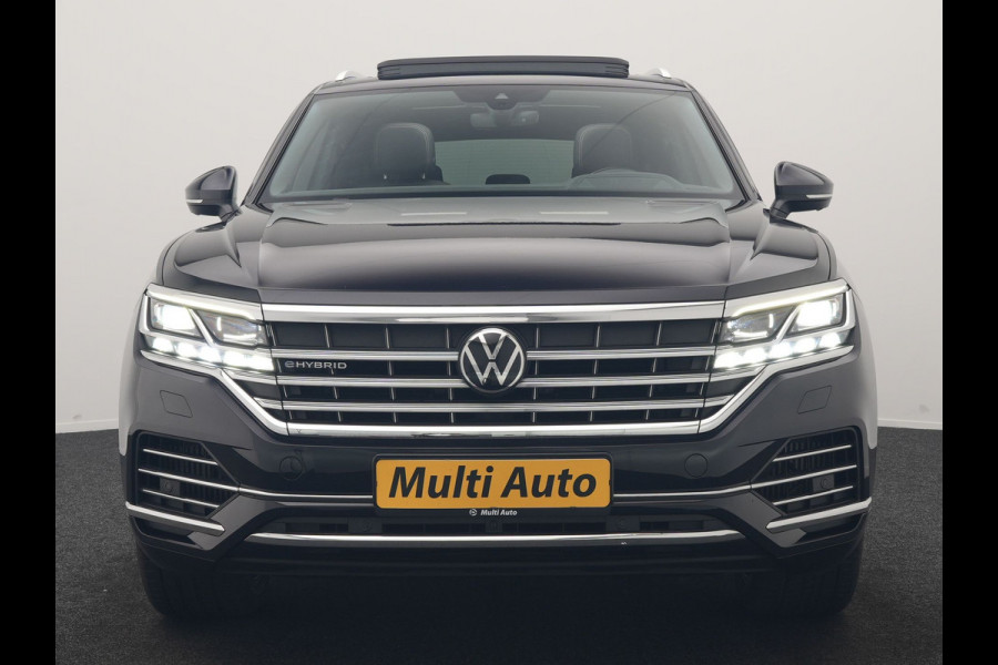 Volkswagen Touareg 3.0 TSi eHybrid 4MOTION PHEV 381pk Dealer O.H | Luchtvering | Trekhaak Af Fabriek | Panodak | Adaptive Cruise | Matrix LED | Lederen Sportstoelen Memory & Verwarmd | Keyless | Apple Carplay | Virtual | Navigatie | DAB | 21"L.M | Plug In Hybrid |