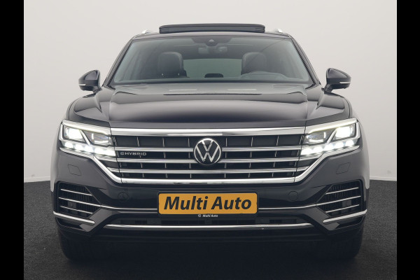 Volkswagen Touareg 3.0 TSi eHybrid 4MOTION PHEV 381pk Dealer O.H | Luchtvering | Trekhaak Af Fabriek | Panodak | Adaptive Cruise | Matrix LED | Lederen Sportstoelen Memory & Verwarmd | Keyless | Apple Carplay | Virtual | Navigatie | DAB | 21"L.M | Plug In Hybrid |