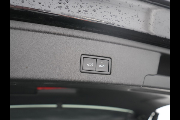 Volkswagen Touareg 3.0 TSi eHybrid 4MOTION PHEV 381pk Dealer O.H | Luchtvering | Trekhaak Af Fabriek | Panodak | Adaptive Cruise | Matrix LED | Lederen Sportstoelen Memory & Verwarmd | Keyless | Apple Carplay | Virtual | Navigatie | DAB | 21"L.M | Plug In Hybrid |