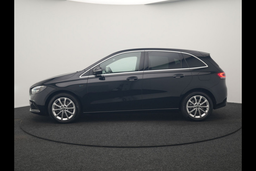 Mercedes-Benz B-Klasse 250 e Premium PHEV 218pk Dealer O.H. | Trekhaak Af Fabriek | Adaptive Cruise | Head Up | Burmester Audio | Camera | Lederen Sportstoelen Memory & Verwarmd | BLIS | Apple Carplay | Widescreen Navi | DAB | Plug In Hybrid |