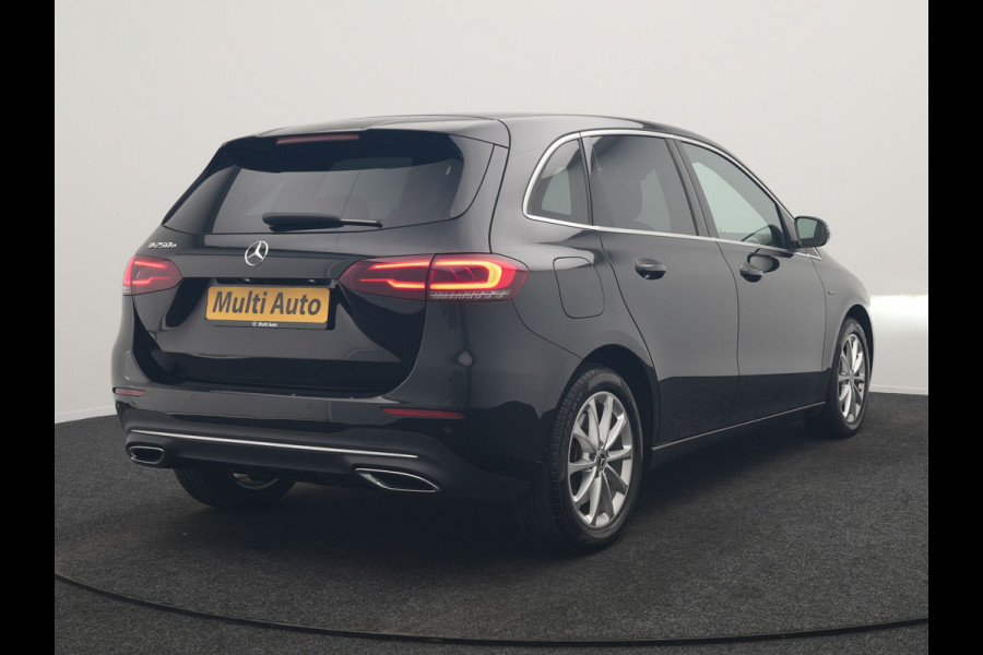 Mercedes-Benz B-Klasse 250 e Premium PHEV 218pk Dealer O.H. | Trekhaak Af Fabriek | Adaptive Cruise | Head Up | Burmester Audio | Camera | Lederen Sportstoelen Memory & Verwarmd | BLIS | Apple Carplay | Widescreen Navi | DAB | Plug In Hybrid |
