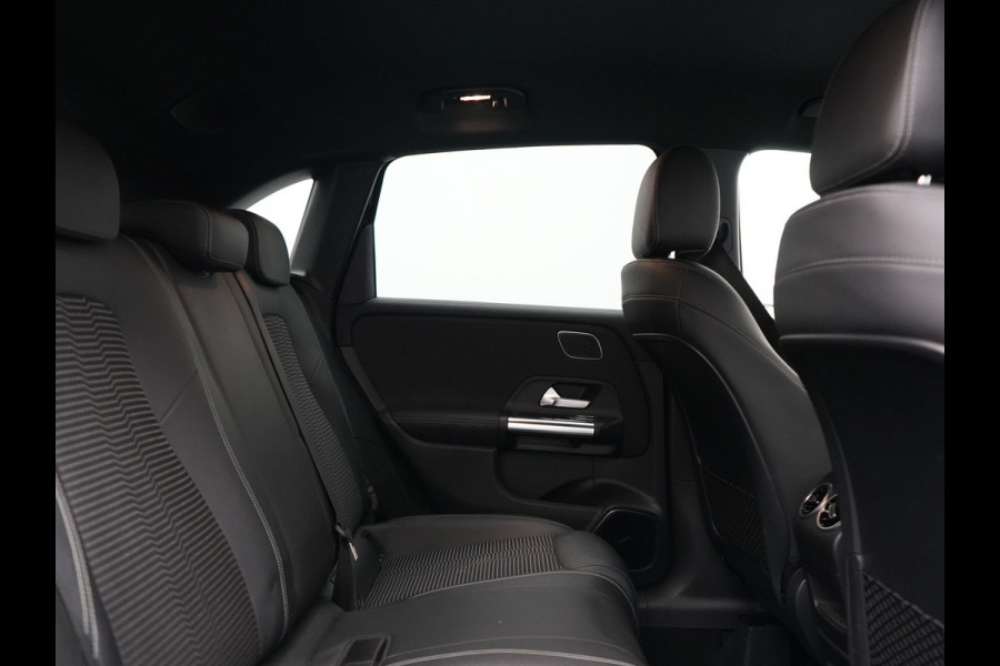 Mercedes-Benz B-Klasse 250 e Premium PHEV 218pk Dealer O.H. | Trekhaak Af Fabriek | Adaptive Cruise | Head Up | Burmester Audio | Camera | Lederen Sportstoelen Memory & Verwarmd | BLIS | Apple Carplay | Widescreen Navi | DAB | Plug In Hybrid |