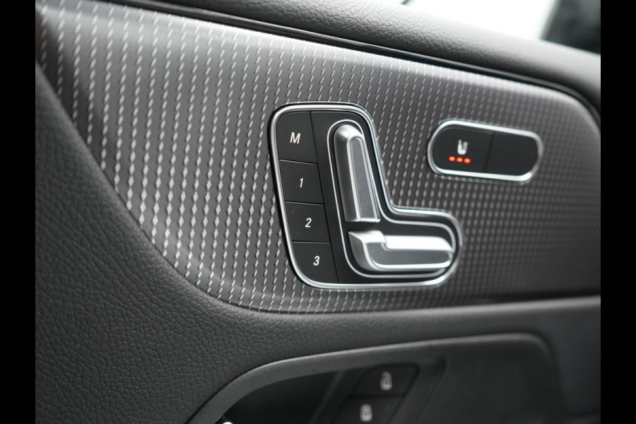Mercedes-Benz B-Klasse 250 e Premium PHEV 218pk Dealer O.H. | Trekhaak Af Fabriek | Adaptive Cruise | Head Up | Burmester Audio | Camera | Lederen Sportstoelen Memory & Verwarmd | BLIS | Apple Carplay | Widescreen Navi | DAB | Plug In Hybrid |