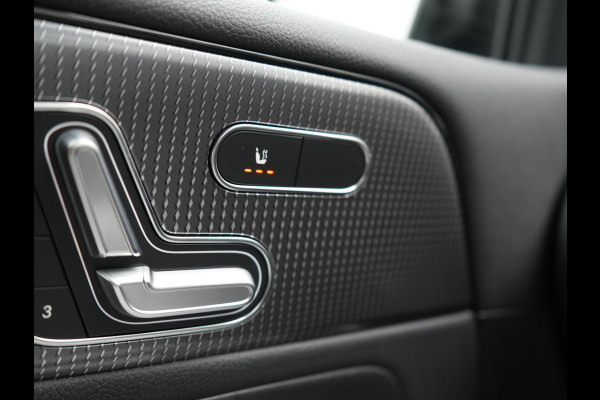 Mercedes-Benz B-Klasse 250 e Premium PHEV 218pk Dealer O.H. | Trekhaak Af Fabriek | Adaptive Cruise | Head Up | Burmester Audio | Camera | Lederen Sportstoelen Memory & Verwarmd | BLIS | Apple Carplay | Widescreen Navi | DAB | Plug In Hybrid |