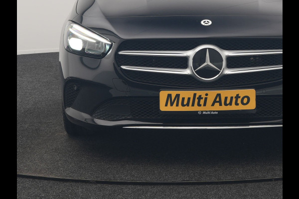 Mercedes-Benz B-Klasse 250 e Premium PHEV 218pk Dealer O.H. | Trekhaak Af Fabriek | Adaptive Cruise | Head Up | Burmester Audio | Camera | Lederen Sportstoelen Memory & Verwarmd | BLIS | Apple Carplay | Widescreen Navi | DAB | Plug In Hybrid |