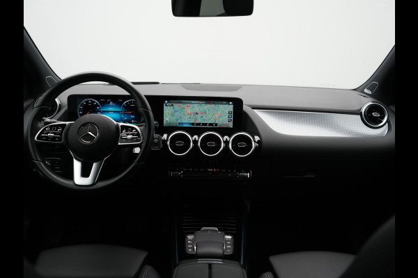 Mercedes-Benz B-Klasse 250 e Premium PHEV 218pk Dealer O.H. | Trekhaak Af Fabriek | Adaptive Cruise | Head Up | Burmester Audio | Camera | Lederen Sportstoelen Memory & Verwarmd | BLIS | Apple Carplay | Widescreen Navi | DAB | Plug In Hybrid |