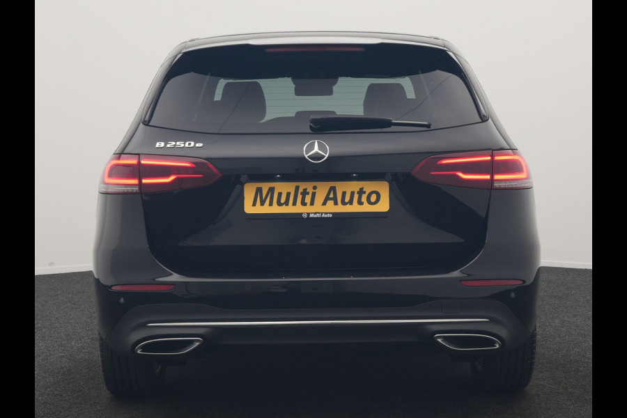 Mercedes-Benz B-Klasse 250 e Premium PHEV 218pk Dealer O.H. | Trekhaak Af Fabriek | Adaptive Cruise | Head Up | Burmester Audio | Camera | Lederen Sportstoelen Memory & Verwarmd | BLIS | Apple Carplay | Widescreen Navi | DAB | Plug In Hybrid |