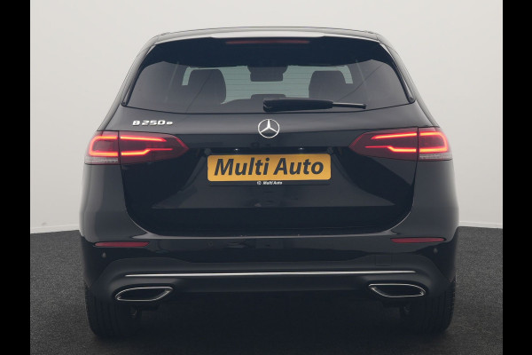 Mercedes-Benz B-Klasse 250 e Premium PHEV 218pk Dealer O.H. | Trekhaak Af Fabriek | Adaptive Cruise | Head Up | Burmester Audio | Camera | Lederen Sportstoelen Memory & Verwarmd | BLIS | Apple Carplay | Widescreen Navi | DAB | Plug In Hybrid |