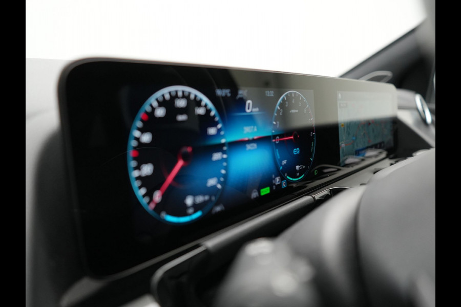 Mercedes-Benz B-Klasse 250 e Premium PHEV 218pk Dealer O.H. | Trekhaak Af Fabriek | Adaptive Cruise | Head Up | Burmester Audio | Camera | Lederen Sportstoelen Memory & Verwarmd | BLIS | Apple Carplay | Widescreen Navi | DAB | Plug In Hybrid |
