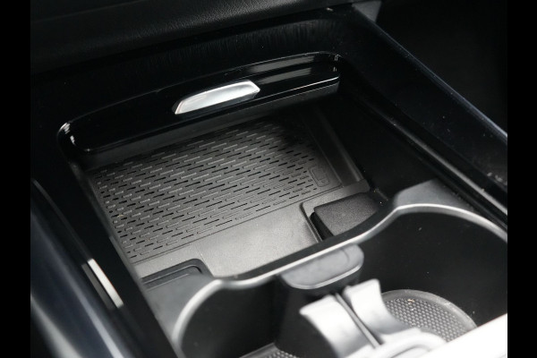 Mercedes-Benz B-Klasse 250 e Premium PHEV 218pk Dealer O.H. | Trekhaak Af Fabriek | Adaptive Cruise | Head Up | Burmester Audio | Camera | Lederen Sportstoelen Memory & Verwarmd | BLIS | Apple Carplay | Widescreen Navi | DAB | Plug In Hybrid |