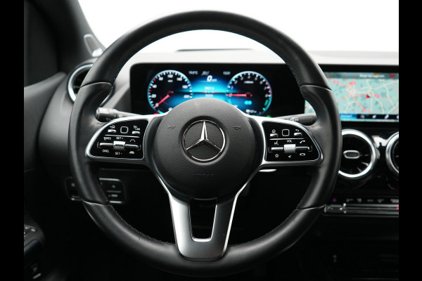 Mercedes-Benz B-Klasse 250 e Premium PHEV 218pk Dealer O.H. | Trekhaak Af Fabriek | Adaptive Cruise | Head Up | Burmester Audio | Camera | Lederen Sportstoelen Memory & Verwarmd | BLIS | Apple Carplay | Widescreen Navi | DAB | Plug In Hybrid |