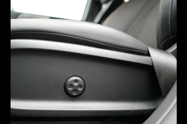 Mercedes-Benz B-Klasse 250 e Premium PHEV 218pk Dealer O.H. | Trekhaak Af Fabriek | Adaptive Cruise | Head Up | Burmester Audio | Camera | Lederen Sportstoelen Memory & Verwarmd | BLIS | Apple Carplay | Widescreen Navi | DAB | Plug In Hybrid |