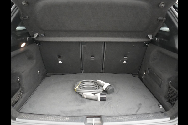 Mercedes-Benz B-Klasse 250 e Premium PHEV 218pk Dealer O.H. | Trekhaak Af Fabriek | Adaptive Cruise | Head Up | Burmester Audio | Camera | Lederen Sportstoelen Memory & Verwarmd | BLIS | Apple Carplay | Widescreen Navi | DAB | Plug In Hybrid |