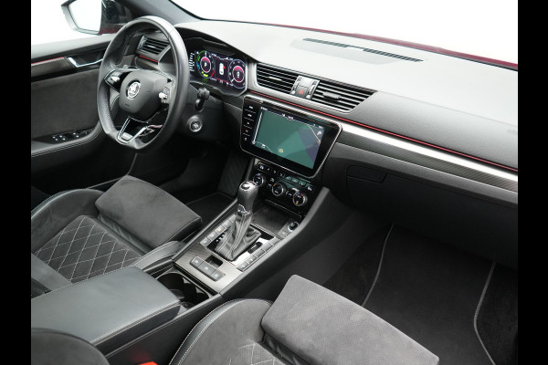 Škoda Superb Combi 1.4 TSI iV Sportline Business PHEV 218pk Dealer O.H. | Trekhaak Af Fabriek | Panodak | Adaptive Cruise | SOH 89,8% | Camera | Canton Audio | Alcantara Sportstoelen Memory & Verwarmd | Stuur Verwarmd | Sfeerverlichting | Keyless | BLIS | Crystal Plug In Hybrid |
