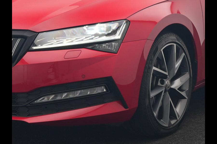 Škoda Superb Combi 1.4 TSI iV Sportline Business PHEV 218pk Dealer O.H. | Trekhaak Af Fabriek | Panodak | Adaptive Cruise | SOH 89,8% | Camera | Canton Audio | Alcantara Sportstoelen Memory & Verwarmd | Stuur Verwarmd | Sfeerverlichting | Keyless | BLIS | Crystal Plug In Hybrid |
