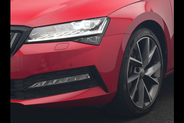 Škoda Superb Combi 1.4 TSI iV Sportline Business PHEV 218pk Dealer O.H. | Trekhaak Af Fabriek | Panodak | Adaptive Cruise | SOH 89,8% | Camera | Canton Audio | Alcantara Sportstoelen Memory & Verwarmd | Stuur Verwarmd | Sfeerverlichting | Keyless | BLIS | Crystal Plug In Hybrid |