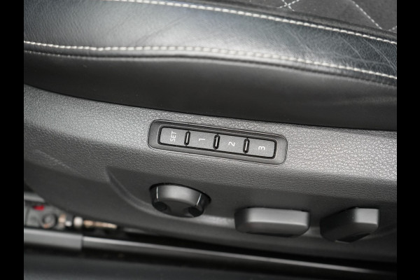 Škoda Superb Combi 1.4 TSI iV Sportline Business PHEV 218pk Dealer O.H. | Trekhaak Af Fabriek | Panodak | Adaptive Cruise | SOH 89,8% | Camera | Canton Audio | Alcantara Sportstoelen Memory & Verwarmd | Stuur Verwarmd | Sfeerverlichting | Keyless | BLIS | Crystal Plug In Hybrid |