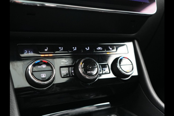 Škoda Superb Combi 1.4 TSI iV Sportline Business PHEV 218pk Dealer O.H. | Trekhaak Af Fabriek | Panodak | Adaptive Cruise | SOH 89,8% | Camera | Canton Audio | Alcantara Sportstoelen Memory & Verwarmd | Stuur Verwarmd | Sfeerverlichting | Keyless | BLIS | Crystal Plug In Hybrid |