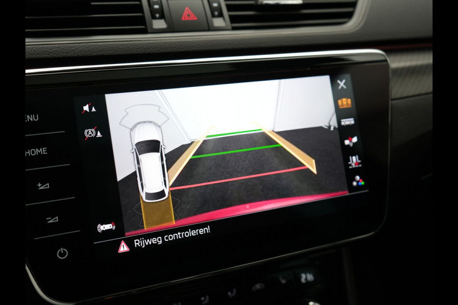 Škoda Superb Combi 1.4 TSI iV Sportline Business PHEV 218pk Dealer O.H. | Trekhaak Af Fabriek | Panodak | Adaptive Cruise | SOH 89,8% | Camera | Canton Audio | Alcantara Sportstoelen Memory & Verwarmd | Stuur Verwarmd | Sfeerverlichting | Keyless | BLIS | Crystal Plug In Hybrid |