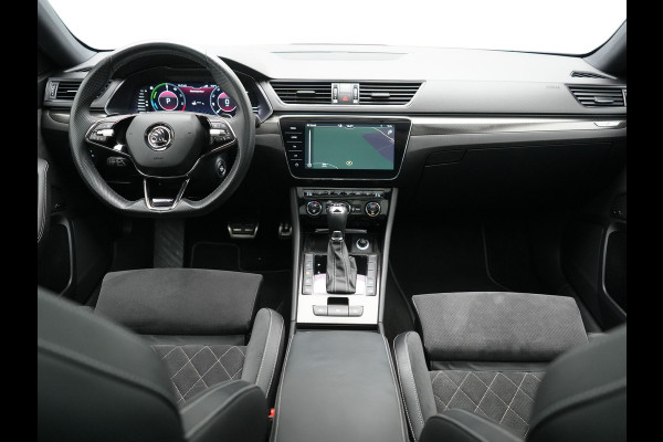 Škoda Superb Combi 1.4 TSI iV Sportline Business PHEV 218pk Dealer O.H. | Trekhaak Af Fabriek | Panodak | Adaptive Cruise | SOH 89,8% | Camera | Canton Audio | Alcantara Sportstoelen Memory & Verwarmd | Stuur Verwarmd | Sfeerverlichting | Keyless | BLIS | Crystal Plug In Hybrid |