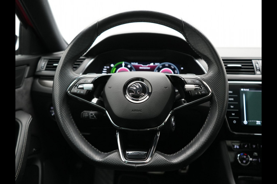 Škoda Superb Combi 1.4 TSI iV Sportline Business PHEV 218pk Dealer O.H. | Trekhaak Af Fabriek | Panodak | Adaptive Cruise | SOH 89,8% | Camera | Canton Audio | Alcantara Sportstoelen Memory & Verwarmd | Stuur Verwarmd | Sfeerverlichting | Keyless | BLIS | Crystal Plug In Hybrid |