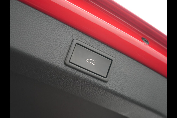Škoda Superb Combi 1.4 TSI iV Sportline Business PHEV 218pk Dealer O.H. | Trekhaak Af Fabriek | Panodak | Adaptive Cruise | SOH 89,8% | Camera | Canton Audio | Alcantara Sportstoelen Memory & Verwarmd | Stuur Verwarmd | Sfeerverlichting | Keyless | BLIS | Crystal Plug In Hybrid |