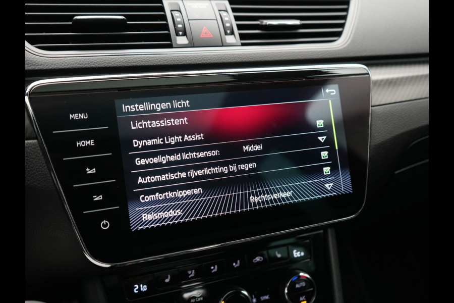 Škoda Superb Combi 1.4 TSI iV Sportline Business PHEV 218pk Dealer O.H. | Trekhaak Af Fabriek | Panodak | Adaptive Cruise | SOH 89,8% | Camera | Canton Audio | Alcantara Sportstoelen Memory & Verwarmd | Stuur Verwarmd | Sfeerverlichting | Keyless | BLIS | Crystal Plug In Hybrid |