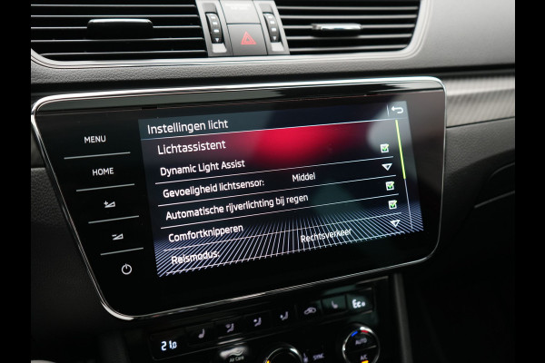 Škoda Superb Combi 1.4 TSI iV Sportline Business PHEV 218pk Dealer O.H. | Trekhaak Af Fabriek | Panodak | Adaptive Cruise | SOH 89,8% | Camera | Canton Audio | Alcantara Sportstoelen Memory & Verwarmd | Stuur Verwarmd | Sfeerverlichting | Keyless | BLIS | Crystal Plug In Hybrid |