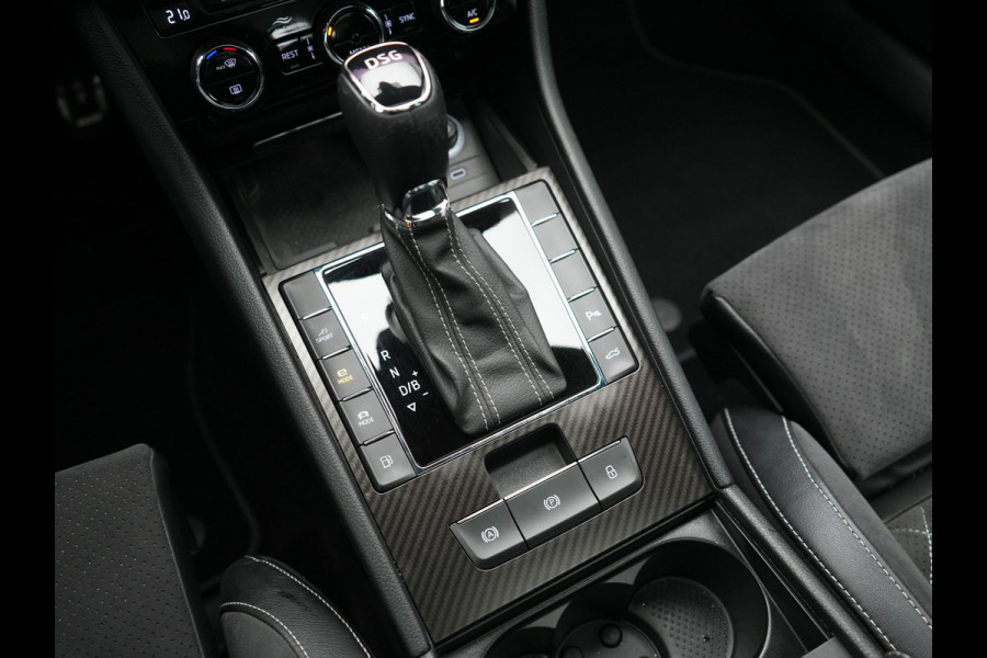 Škoda Superb Combi 1.4 TSI iV Sportline Business PHEV 218pk Dealer O.H. | Trekhaak Af Fabriek | Panodak | Adaptive Cruise | SOH 89,8% | Camera | Canton Audio | Alcantara Sportstoelen Memory & Verwarmd | Stuur Verwarmd | Sfeerverlichting | Keyless | BLIS | Crystal Plug In Hybrid |