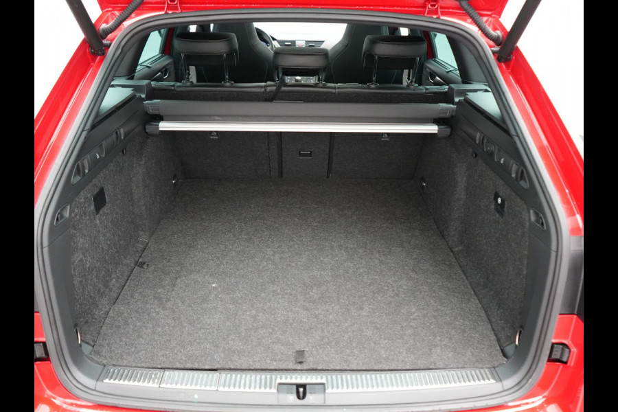 Škoda Superb Combi 1.4 TSI iV Sportline Business PHEV 218pk Dealer O.H. | Trekhaak Af Fabriek | Panodak | Adaptive Cruise | SOH 89,8% | Camera | Canton Audio | Alcantara Sportstoelen Memory & Verwarmd | Stuur Verwarmd | Sfeerverlichting | Keyless | BLIS | Crystal Plug In Hybrid |