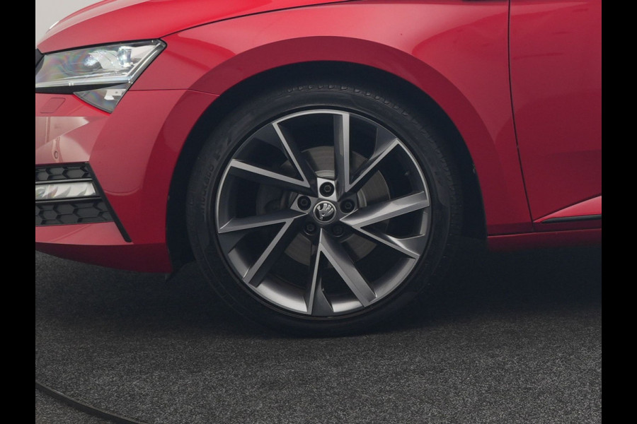 Škoda Superb Combi 1.4 TSI iV Sportline Business PHEV 218pk Dealer O.H. | Trekhaak Af Fabriek | Panodak | Adaptive Cruise | SOH 89,8% | Camera | Canton Audio | Alcantara Sportstoelen Memory & Verwarmd | Stuur Verwarmd | Sfeerverlichting | Keyless | BLIS | Crystal Plug In Hybrid |