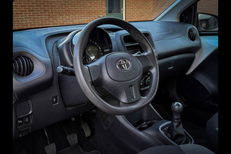 Toyota Aygo 1.0 VVT-i x - Cruise Control, Isofix, Goed onderhouden!