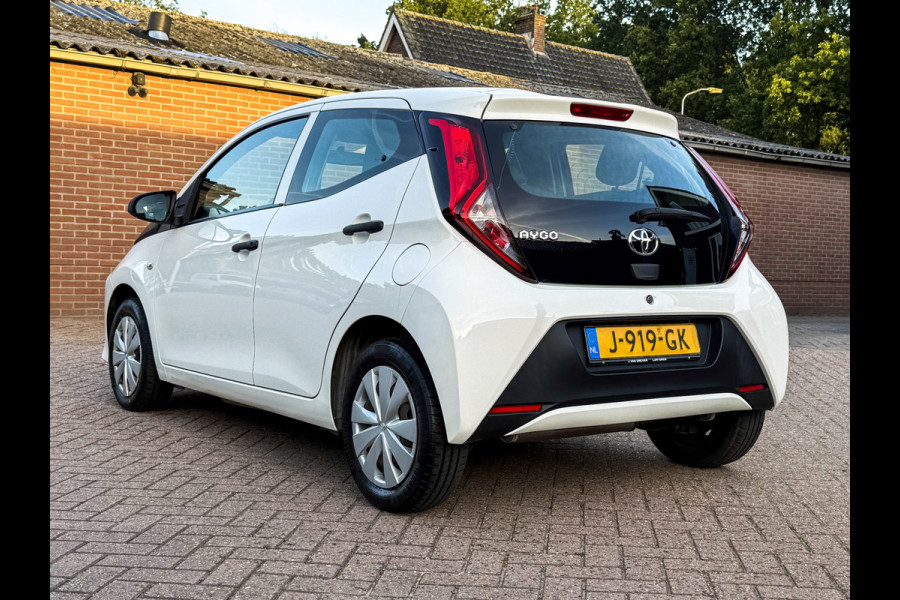 Toyota Aygo 1.0 VVT-i x - Cruise Control, Isofix, Goed onderhouden!