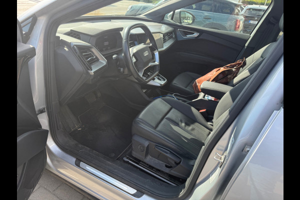 Audi Q4 e-tron 40 Advanced edition 77 kWh | Stoelverwarming | Adaptive Cruise Control | Camera | Parkeersensoren | Keyless | Navigatie | Apple Carplay | Climate Control | Leer | Warmtepomp | SOH 97,08%