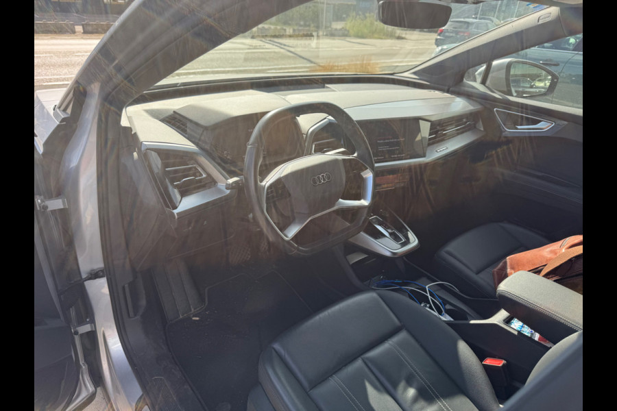 Audi Q4 e-tron 40 Advanced edition 77 kWh | Stoelverwarming | Adaptive Cruise Control | Camera | Parkeersensoren | Keyless | Navigatie | Apple Carplay | Climate Control | Leer | Warmtepomp | SOH 97,08%