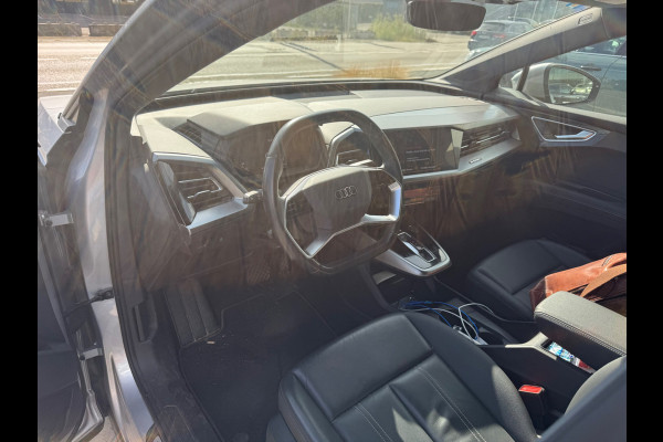 Audi Q4 e-tron 40 Advanced edition 77 kWh | Stoelverwarming | Adaptive Cruise Control | Camera | Parkeersensoren | Keyless | Navigatie | Apple Carplay | Climate Control | Leer | Warmtepomp | SOH 97,08%