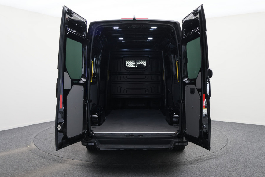 Volkswagen Crafter 35 2.0 TDI DSG 140 PK L2H2 2x schuifdeur, LED, 3-Zits, ACC, Camera, Apple Carplay, Sidesteps, DAB, PDC, 18''