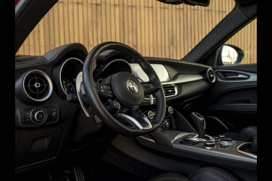 Alfa Romeo Stelvio 2.0T 280pk AWD Veloce | Pano-dak | CarPlay | Adapt. cruise | Lederen dash.