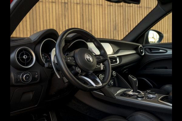 Alfa Romeo Stelvio 2.0T 280pk AWD Veloce | Pano-dak | CarPlay | Adapt. cruise | Lederen dash.