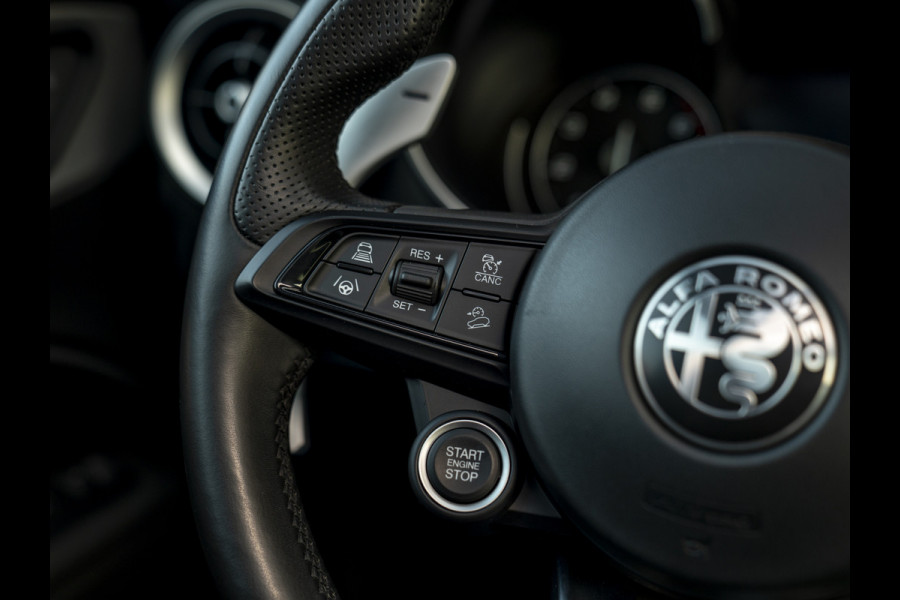 Alfa Romeo Stelvio 2.0T 280pk AWD Veloce | Pano-dak | CarPlay | Adapt. cruise | Lederen dash.