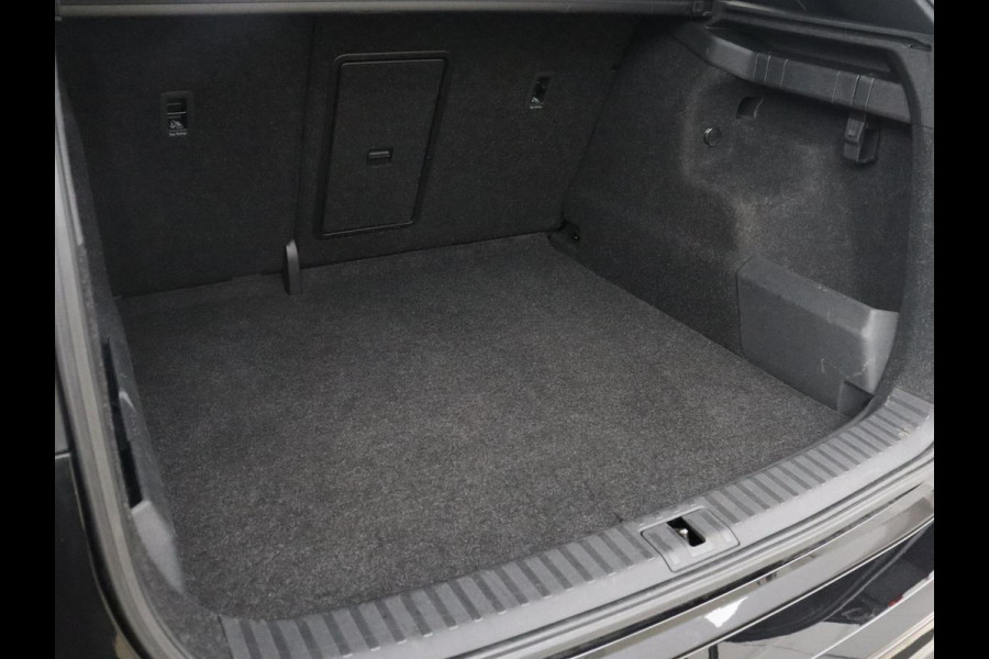 Škoda Enyaq iV 80 Sportline | SOH 93,3% | Leder/alcantara | Stuur/stoel verwarming | Cruise control | Carplay | Camera | Park assist | Sfeerverlichting | Full LED