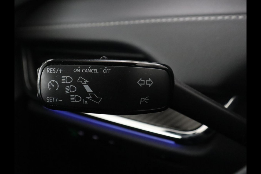 Škoda Enyaq iV 80 Sportline | SOH 93,3% | Leder/alcantara | Stuur/stoel verwarming | Cruise control | Carplay | Camera | Park assist | Sfeerverlichting | Full LED