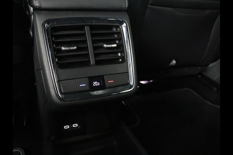 Škoda Enyaq iV 80 Sportline | SOH 93,3% | Leder/alcantara | Stuur/stoel verwarming | Cruise control | Carplay | Camera | Park assist | Sfeerverlichting | Full LED