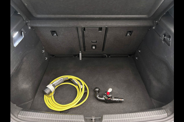 Volkswagen ID.3 First Plus 58 kWh | Origineel NL | Adapt. Cruise | Camera | Trekhaak | Carplay | Stoel/Stuur Verwarming |