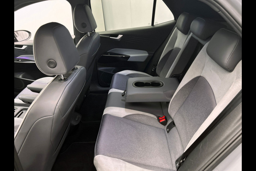 Volkswagen ID.3 First Plus 58 kWh | Origineel NL | Adapt. Cruise | Camera | Trekhaak | Carplay | Stoel/Stuur Verwarming |