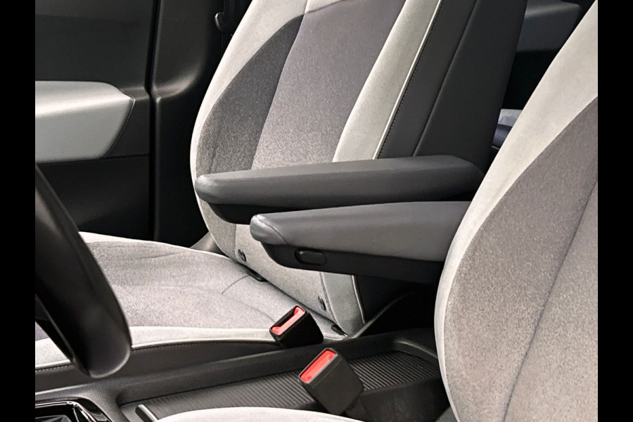 Volkswagen ID.3 First Plus 58 kWh | Origineel NL | Adapt. Cruise | Camera | Trekhaak | Carplay | Stoel/Stuur Verwarming |