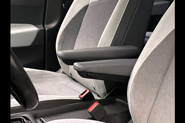 Volkswagen ID.3 First Plus 58 kWh | Origineel NL | Adapt. Cruise | Camera | Trekhaak | Carplay | Stoel/Stuur Verwarming |