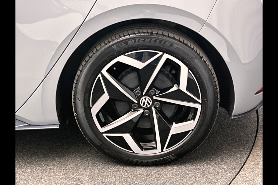 Volkswagen ID.3 First Plus 58 kWh | Origineel NL | Adapt. Cruise | Camera | Trekhaak | Carplay | Stoel/Stuur Verwarming |