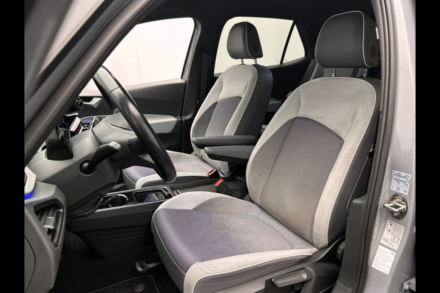 Volkswagen ID.3 First Plus 58 kWh | Origineel NL | Adapt. Cruise | Camera | Trekhaak | Carplay | Stoel/Stuur Verwarming |
